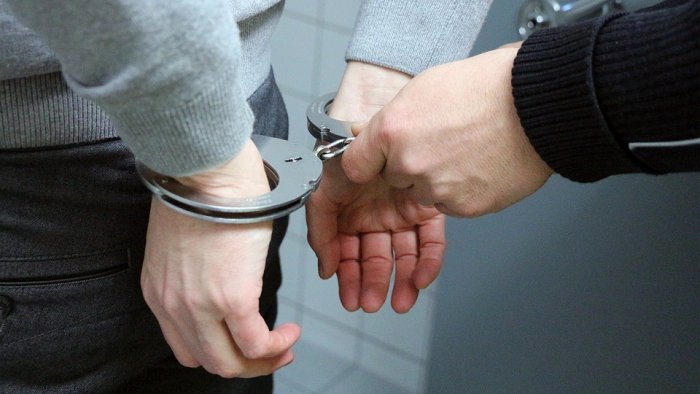 Похищенное из ломбарда в Хабаровске конфисковали у перекупщиков, подозреваемых в грабеже задержали