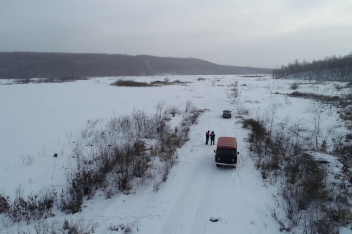 Спасатели обнаружили подо льдом автомобиль пропавших рыбаков