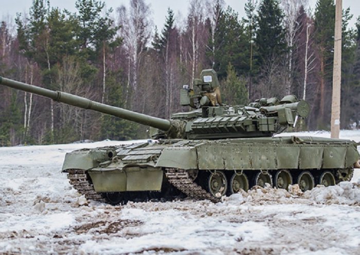 В Приамурье танкисты учатся водить в исконно русских условиях — на морозе