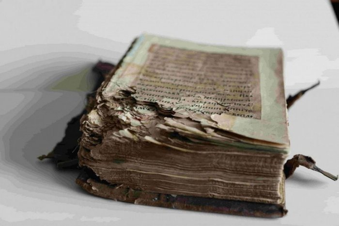 В Бурятии отреставрировали старинную Библию XVI века