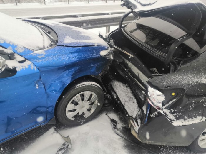 Во Владивостоке в одной аварии пострадали сразу 11 авто