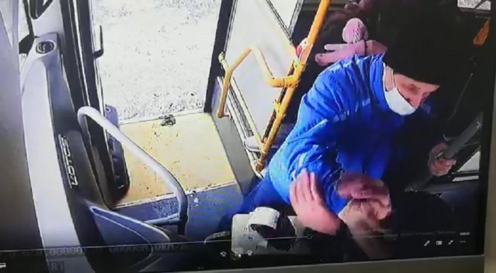 На Камчатке водителя автобуса избили за просьбу надеть маску