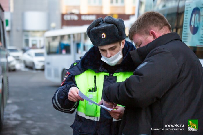Мэрия дальневосточной столицы «простимулировала» автобусников на 1 млн рублей