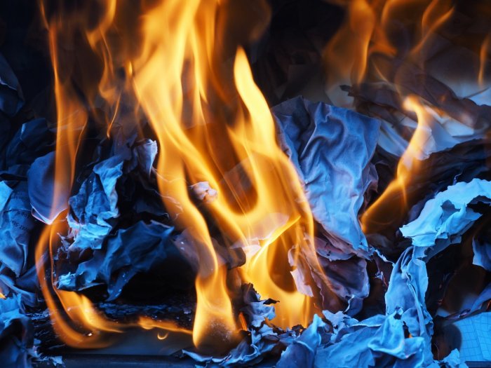 На Камчатке неизвестные спалили дом ветерана