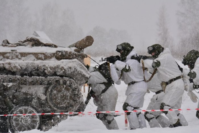 Мороз и солнце, день армейский! Военные в Сибири готовы к низким температурам