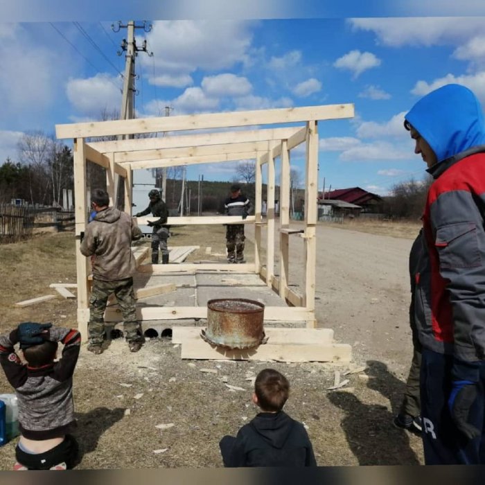 Жители амурского села Умлекан сами построили автобусную остановку