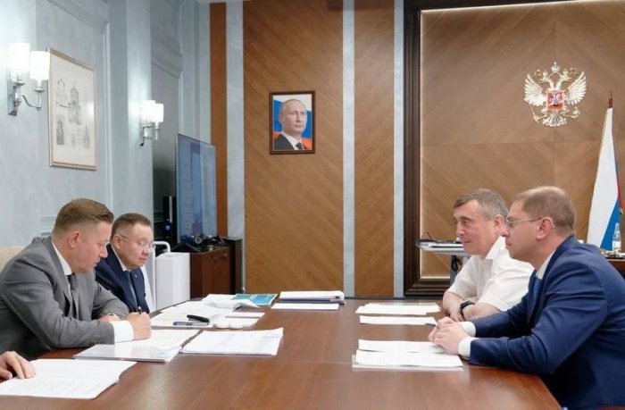 Губернатор Сахалина встретился с главным строителем России