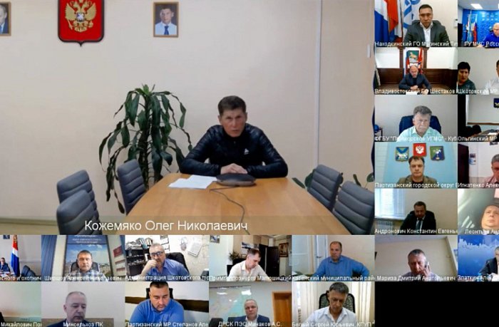 Олег Кожемяко привел дорожные и коммунальные службы Приморья в режим повышенной готовности