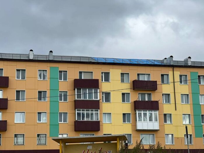 В Сахалинском Шахтерске начался ремонт поврежденных тайфуном крыш