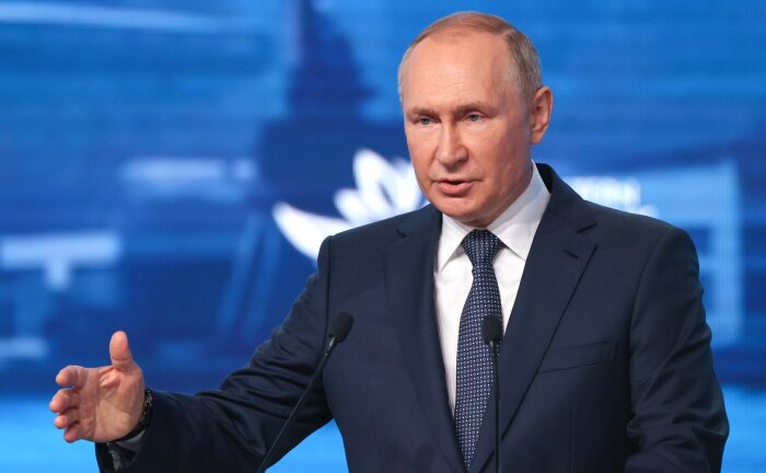 Третий день ВЭФ: Путин согласился с предложением Кожемяко — президентом принято решение увеличить темпы строительства жилья