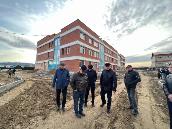 Бурятские чиновники лично проверяют ход строительства школ в регионе