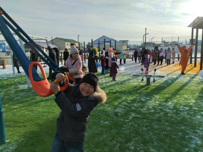 В якутском селе открыли две детские площадки