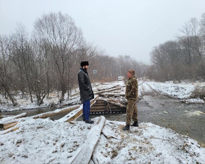 Поселок в Хабаровском крае отрезан от цивилизации из-за обрушения моста