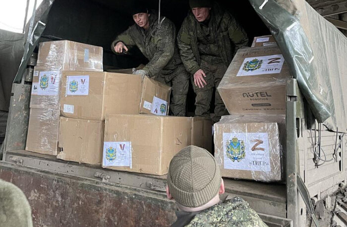 Подарки из дома: губернатор Приморья вручил бойцам в зоне СВО спецсредства и гостинцы