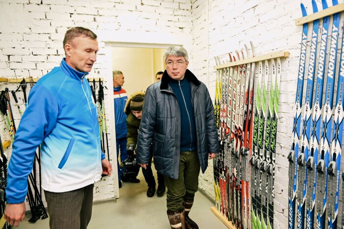 Алексей Цыденов оценил спортивные объекты в Прибайкальском районе