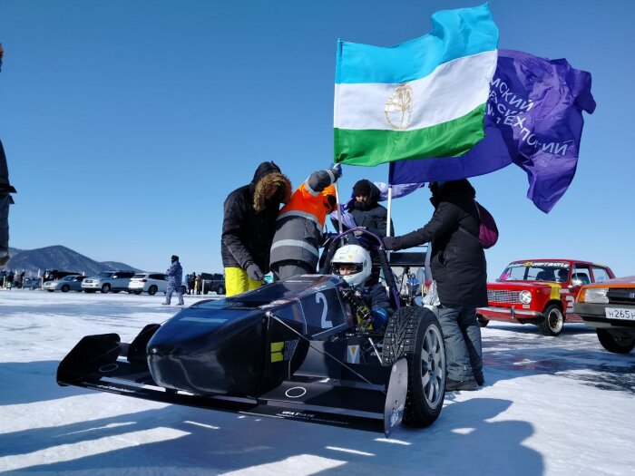 В Бурятии гонки по льду «Байкальская миля» собрали более трёх тысяч зрителей