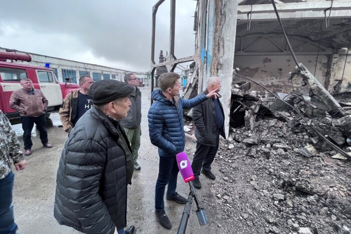 Олег Кожемяко приехал на пострадавший от пожара деревообрабатывающий комбинат в Лесозаводске
