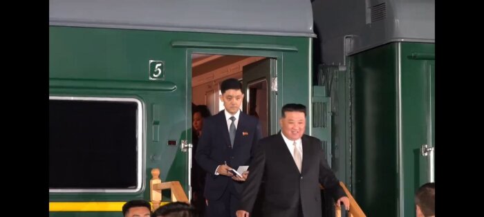 Олег Кожемяко встретил лидера Северной Кореи Ким Чен Ына на станции Хасан