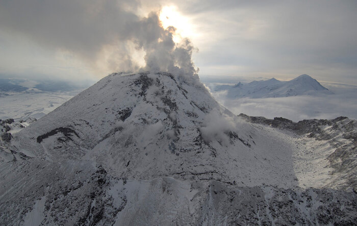 Камчатский вулкан Безымянный послал «пепловый привет» Колыме