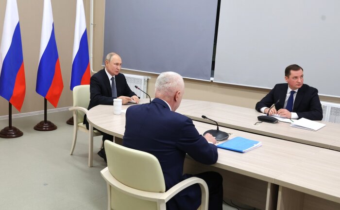 На совещании у президента России обсудили развитие опорных пунктов Арктической зоны Якутии