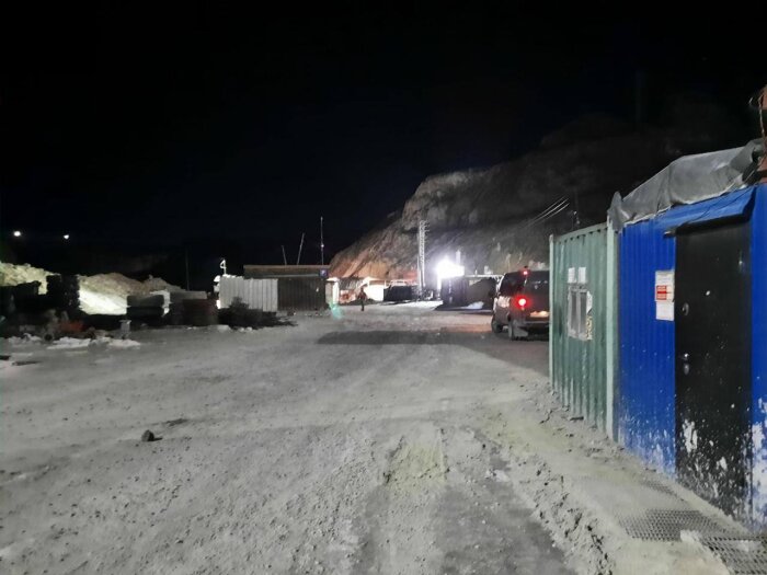 Шахтеров завалило породой на золотодобывающем руднике в Амурской области